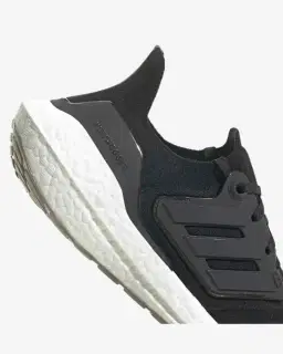 Adidas UltraBoost 22 Mujer – 3/4