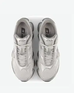 New Balance 2000 Unisex – 4/6