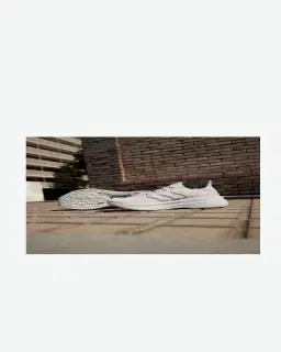Adidas Ultraboost 5 Hombre – 6/8