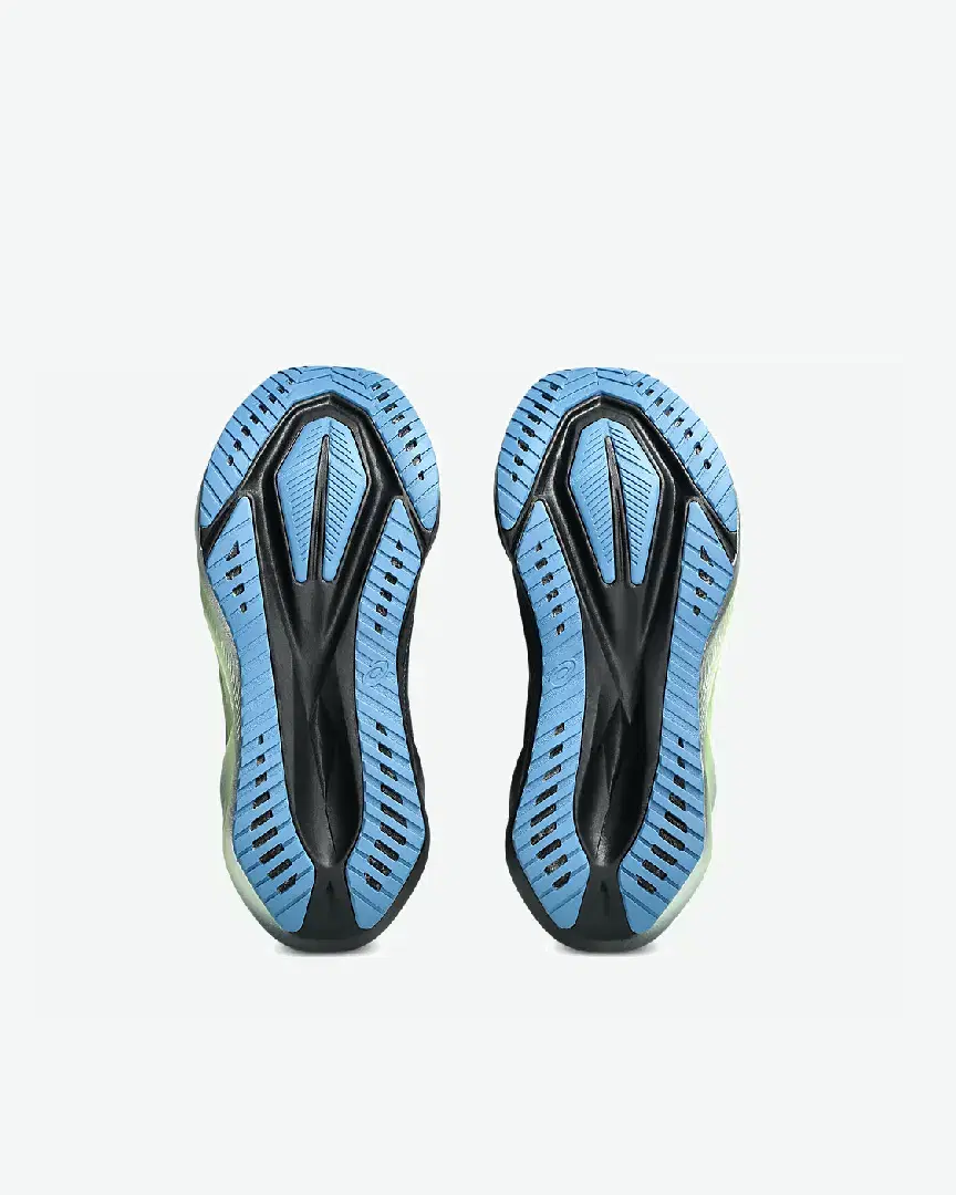 Asics Novablast 5 Luxe M - 1011C031-001 (6) au meilleur prix !