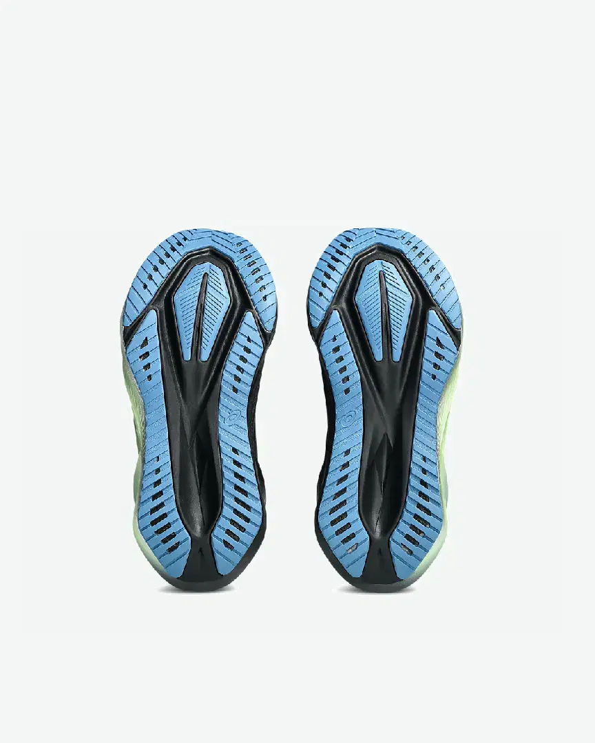 Asics Novablast 5 Luxe W - 1012B815-001 (6) au meilleur prix !