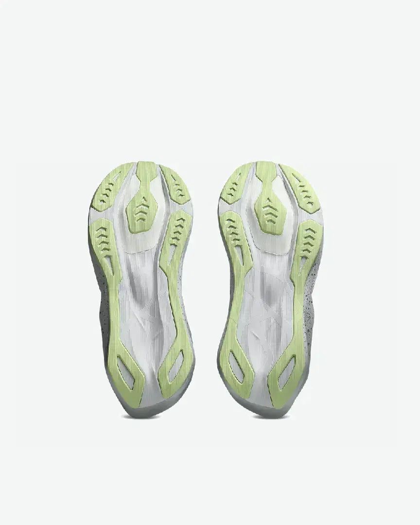Asics Novablast 6 Platinum M - 1011C312-020 (6) au meilleur prix !