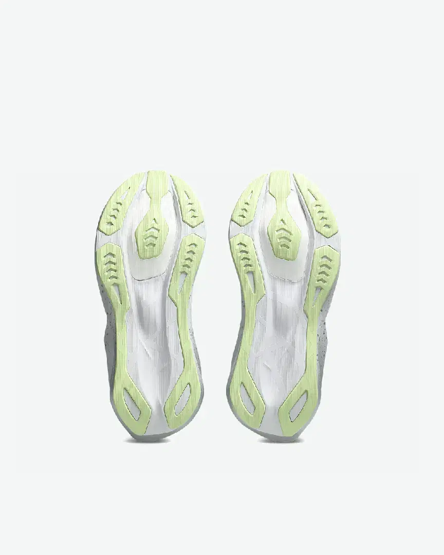 Asics Novablast 6 Platinum W - 1012C070-020 (6) au meilleur prix !