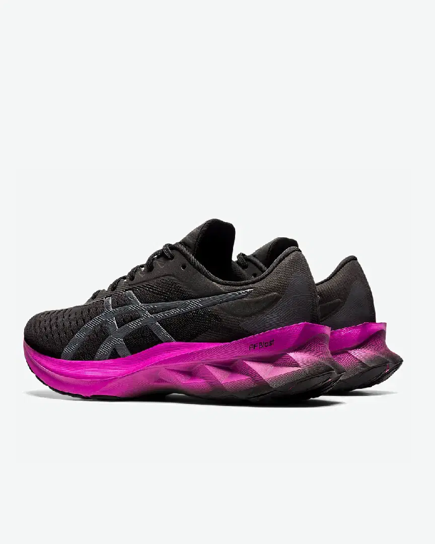 Asics Novablast W - 1012A584-004 (2) au meilleur prix !