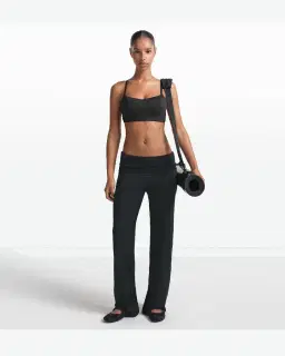 Sujetador de tirantes finos y soporte Nikeskims Matte Mujer – 4/4