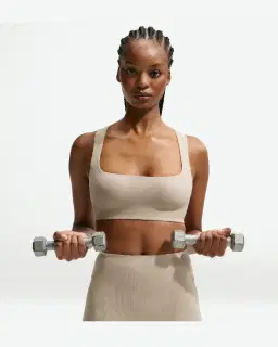 Sujetador de escote cuadrado Nikeskims Studio Stretch Mujer – 3/4