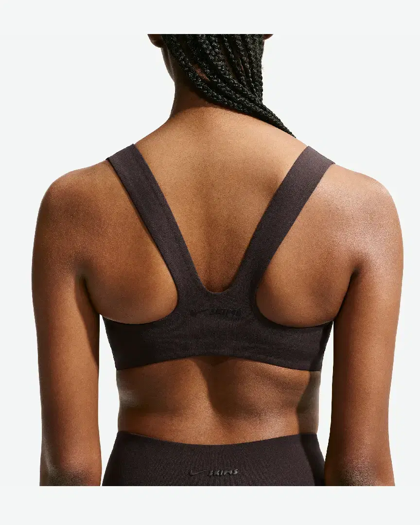 Sujetador de escote cuadrado Nikeskims Studio Stretch W - IR8677-231 (1) au meilleur prix !