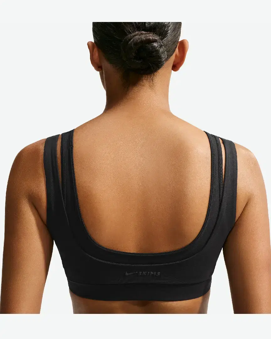 Sujetador con escote despejado y dobles tirantes Nikeskims Matte W - IR5026-054 (1) au meilleur prix !