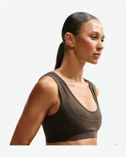 Sujetador con escote despejado y dobles tirantes Nikeskims Matte Mujer – 3/4