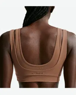 Sujetador con escote despejado y dobles tirantes Nikeskims Matte Mujer – 2/4