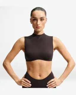 Sujetador de soporte normal y cuello alto Nikeskims Studio Stretch Mujer – 1/4