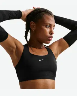 Sujetador de alto soporte con forro ligero Nike Swift Mujer – 1/4