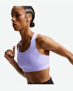 Sujetador de alto soporte con forro ligero Nike Swift Mujer – 3/4