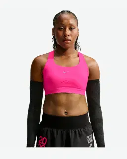 Sujetador de alto soporte con forro ligero Nike Swift Mujer – 1/4