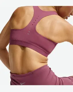 Sujetador de alto soporte con forro ligero Nike Swift Mujer – 2/4