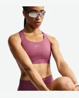 Sujetador de alto soporte con forro ligero Nike Swift Mujer – 3/4