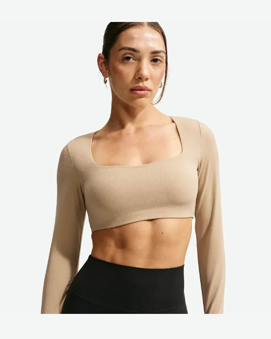 Sostén de mangas largos con acolchado y sujeción ligera Nike Zenvy Mujer