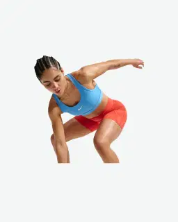 Sujetador acolchado Nike Swoosh de soporte medio Mujer – 3/4