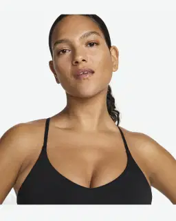 Sostén ajustable acolchado de sujeción ligera Nike Indy Mujer – 3/4
