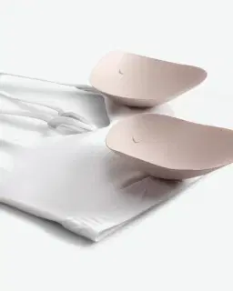 Sostén ajustable acolchado de sujeción ligera Nike Indy Mujer – 4/4