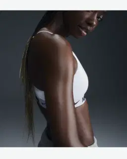 Sostén ajustable acolchado de sujeción ligera Nike Indy Mujer – 2/4