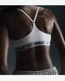 Sostén ajustable acolchado de sujeción ligera Nike Indy Mujer – 3/4