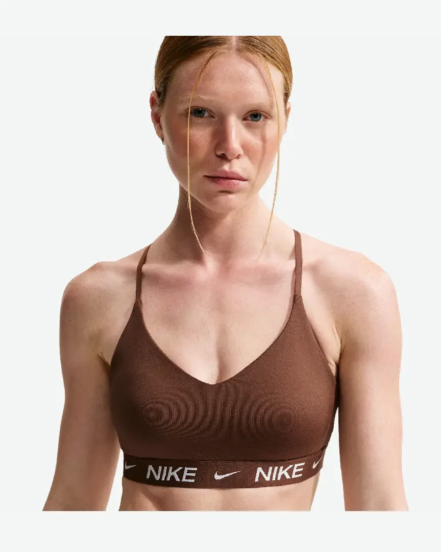 Sostén ajustable acolchado de sujeción ligera Nike Indy W