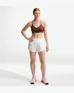 Sostén ajustable acolchado de sujeción ligera Nike Indy Mujer – 4/4