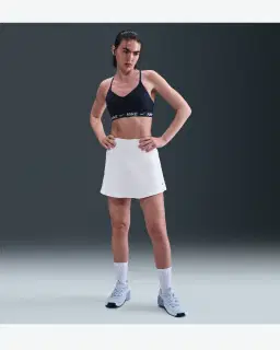 Sostén ajustable acolchado de sujeción ligera Nike Indy Mujer – 4/4