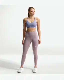 Sostén ajustable acolchado de sujeción ligera Nike Indy Mujer – 4/4