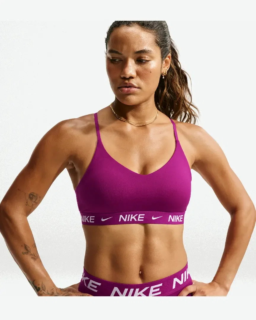 Sostén ajustable acolchado de sujeción ligera Nike Indy W