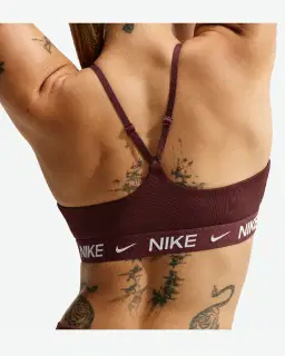 Sostén ajustable acolchado de sujeción ligera Nike Indy Mujer – 2/4
