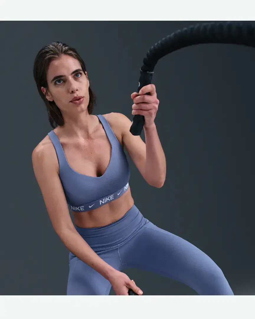 Sujetador ajustable acolchado con soporte superior Nike Indy W - FD1068-499 (2) au meilleur prix !