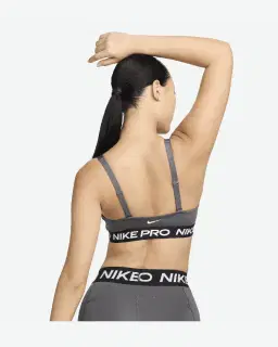 Sujetador acolchado con soporte normal Nike Pro Indy Plunge Mujer – 2/4