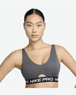 Sujetador acolchado con soporte normal Nike Pro Indy Plunge Mujer – 3/4