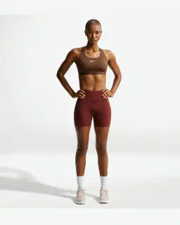 Sujetador acolchado de soporte normal Nike Swoosh Mujer – 4/4