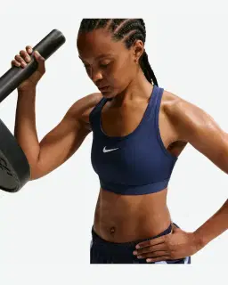 Sujetador acolchado de soporte normal Nike Swoosh Mujer – 3/4
