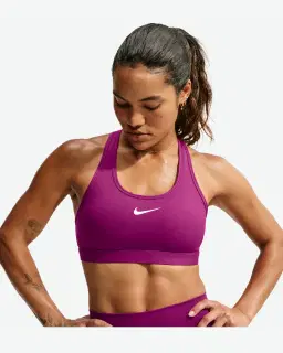 Sujetador acolchado de soporte normal Nike Swoosh Mujer – 1/4