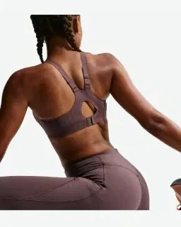 Sujetador acolchado de soporte ultra alto Nike Rival Mujer – 3/4