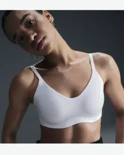 Sujetador acolchado y convertible de soporte ligero Nike Alate Minimalist Mujer – 1/4