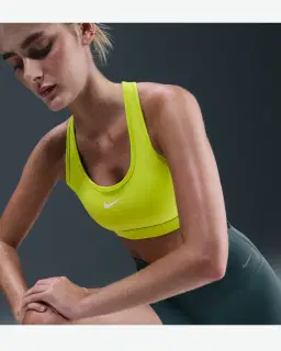 Sujetador acolchado Nike Swoosh de soporte medio Mujer – 3/4