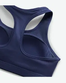 Sujetador acolchado Nike Swoosh de soporte medio Mujer – 4/4