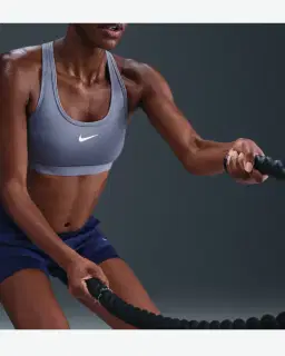 Sujetador acolchado Nike Swoosh de soporte medio Mujer – 3/4