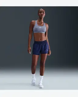 Sujetador acolchado Nike Swoosh de soporte medio Mujer – 4/4