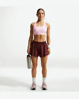 Sujetador acolchado Nike Swoosh de soporte medio Mujer – 4/4