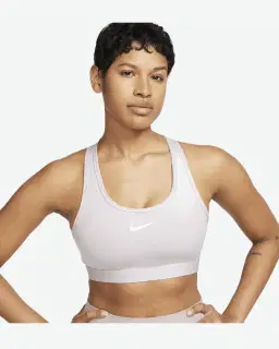 Sujetador acolchado Nike Swoosh de soporte medio Mujer – 1/4