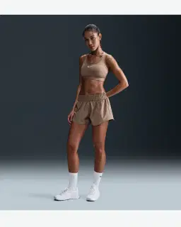 Sujetador acolchado Nike Swoosh de soporte medio Mujer – 4/4