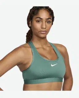 Sujetador acolchado Nike Swoosh de soporte medio Mujer – 1/4