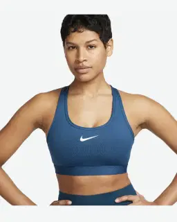 Sujetador acolchado Nike Swoosh de soporte medio Mujer – 1/4