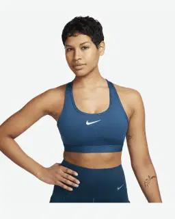Sujetador acolchado Nike Swoosh de soporte medio Mujer – 2/4